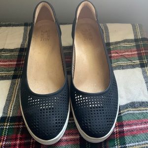 Naturalizer wedge slip ons 🖤🖤